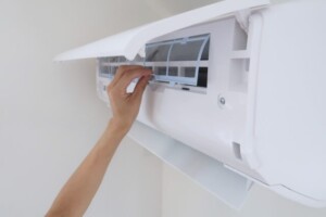 エアコンを売る前に掃除するフィルターと室内機